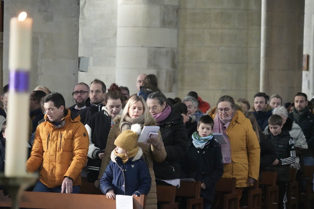 Dimanche en famille : chant d'entrée, « Levons les yeux » 