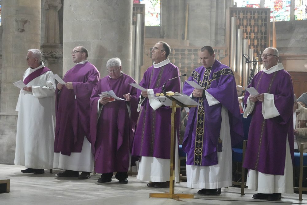 Dimanche en famille : chant d'entrée, « Levons les yeux » 